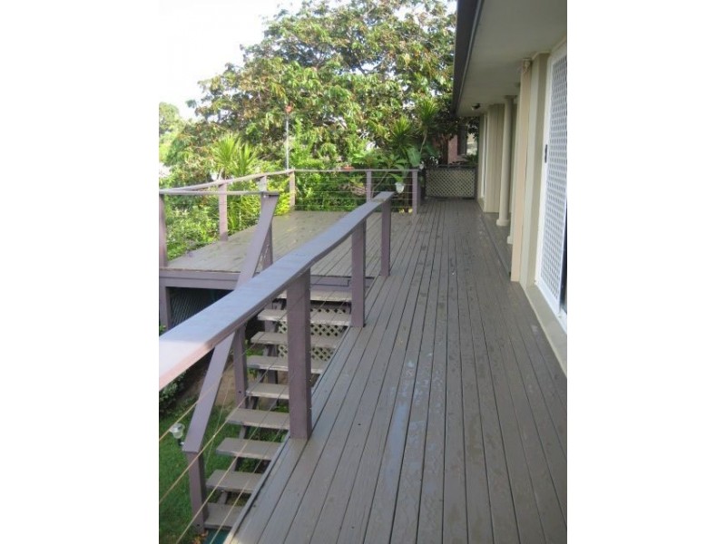 15 Weatherly Avenue, Mermaid Waters QLD 4218