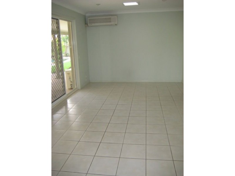 15 Weatherly Avenue, Mermaid Waters QLD 4218