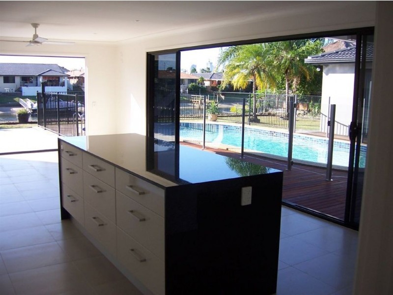 30 Port Drive, Mermaid Waters QLD 4218