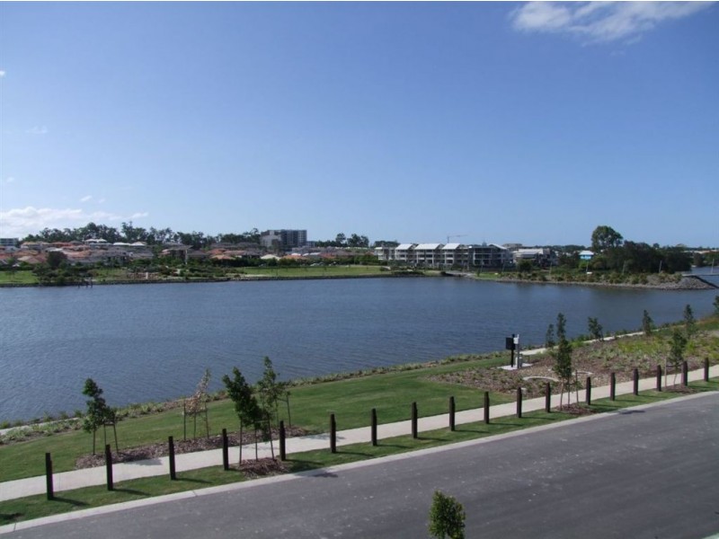 14 South Bay Drive, Varsity Lakes QLD 4227