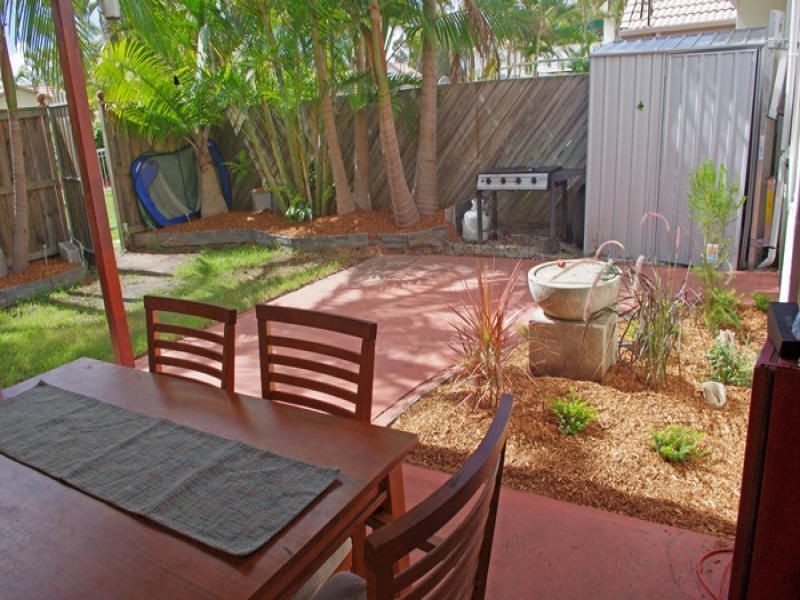 27/2 St Kevins Avenue, Benowa QLD 4217