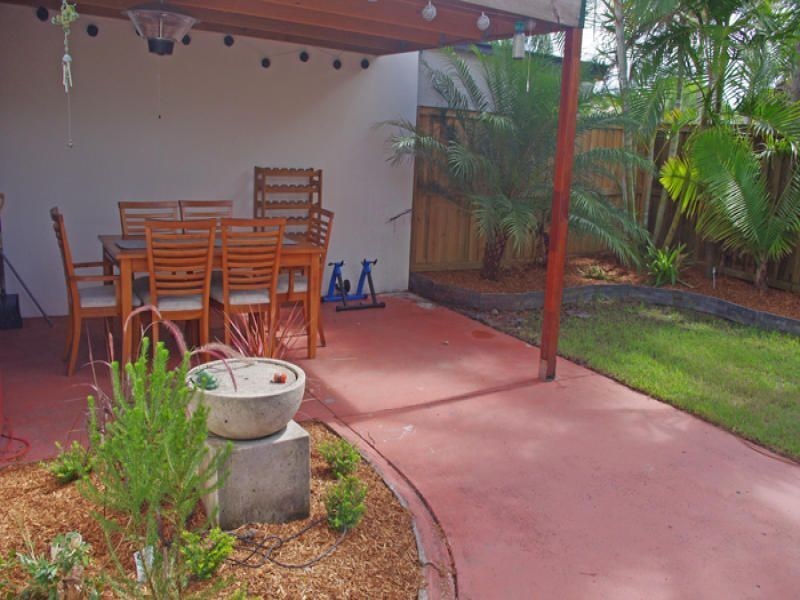 27/2 St Kevins Avenue, Benowa QLD 4217