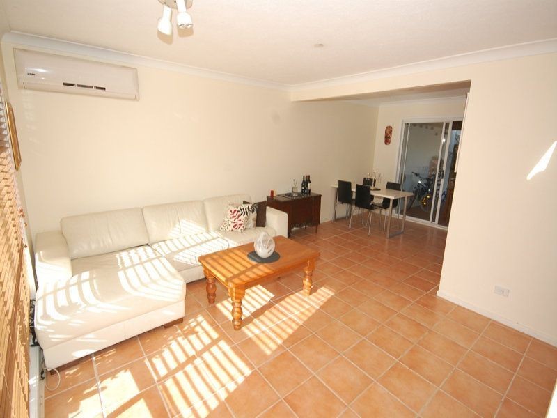 27/2 St Kevins Avenue, Benowa QLD 4217