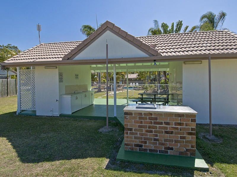 27/2 St Kevins Avenue, Benowa QLD 4217