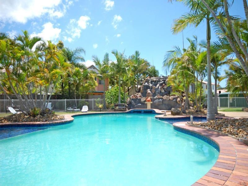 27/2 St Kevins Avenue, Benowa QLD 4217