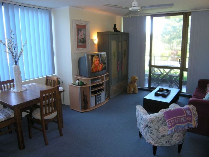 6/11 Fairway Drive, Clear Island Waters QLD 4226