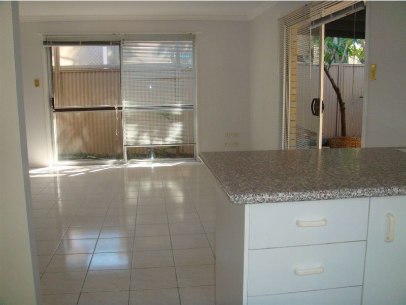 2/87 Sunshine Parade, Miami QLD 4220