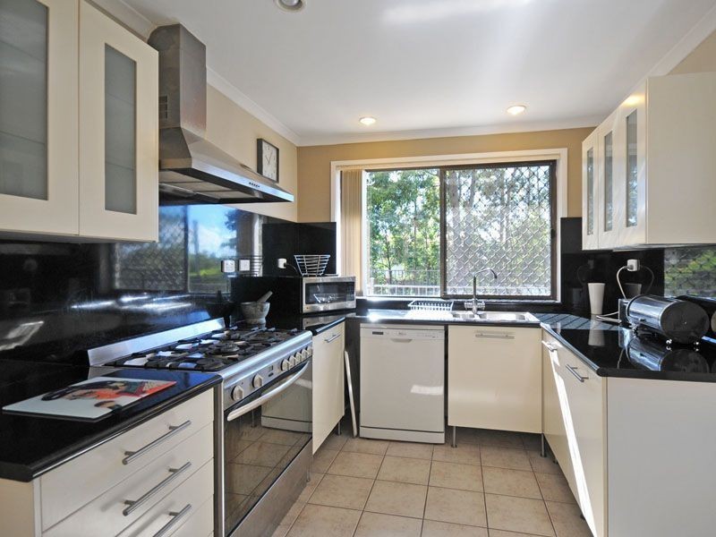 9 Bathurst Court, Helensvale QLD 4212