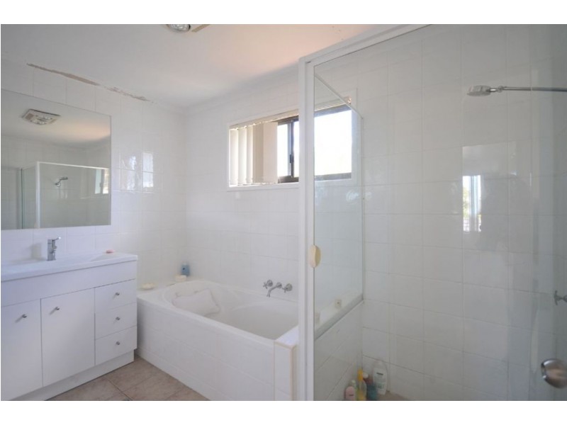 9 Bathurst Court, Helensvale QLD 4212