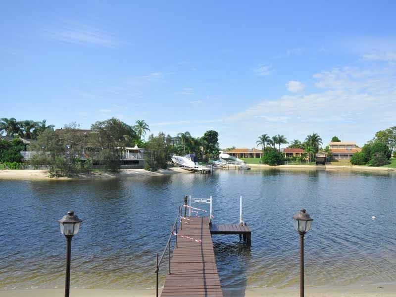 9 Weatherly Avenue, Mermaid Waters QLD 4218