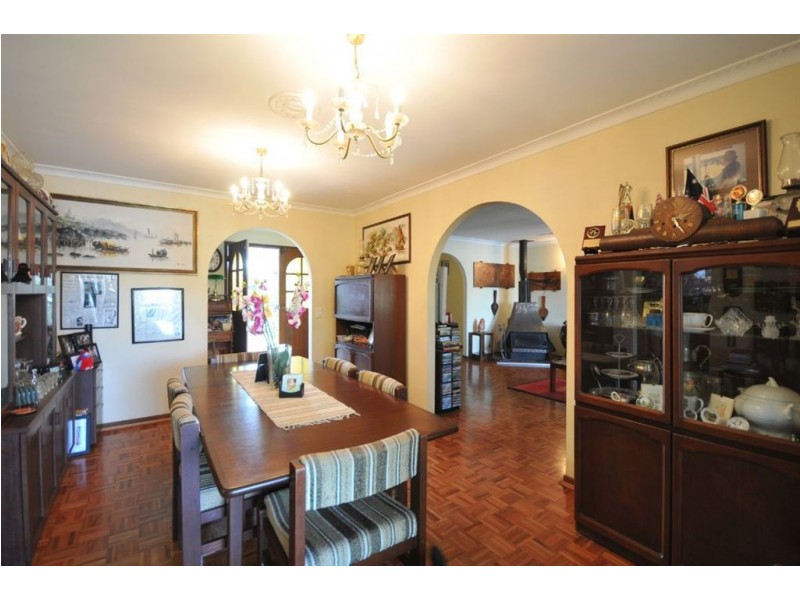 9 Weatherly Avenue, Mermaid Waters QLD 4218