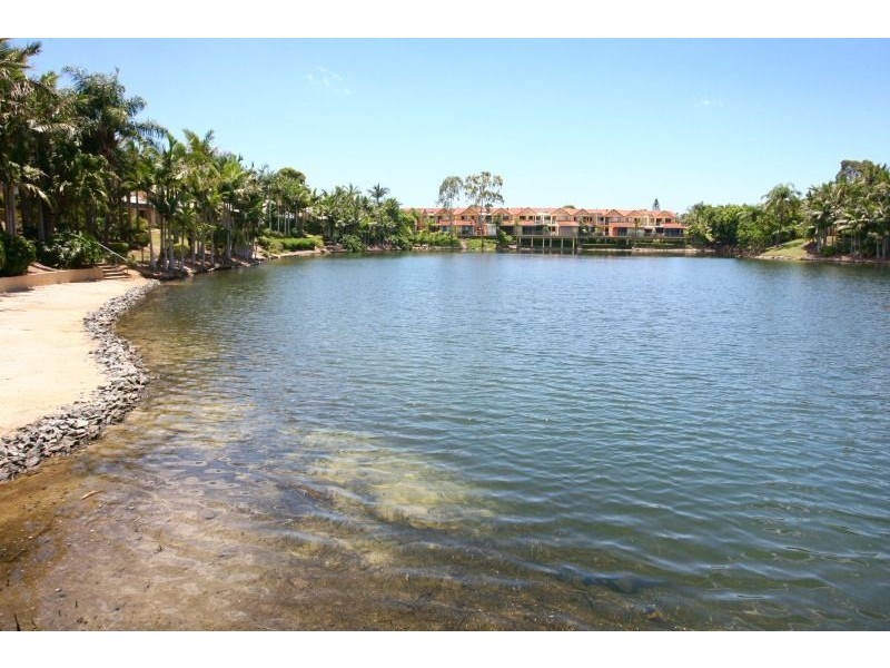 7/125 Santa Cruz Boulevard, Clear Island Waters QLD 4226