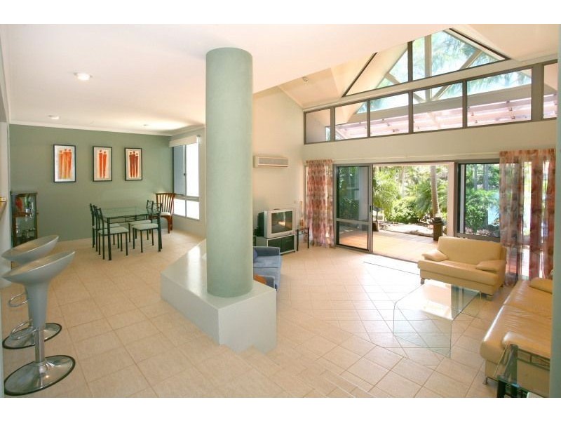 7/125 Santa Cruz Boulevard, Clear Island Waters QLD 4226