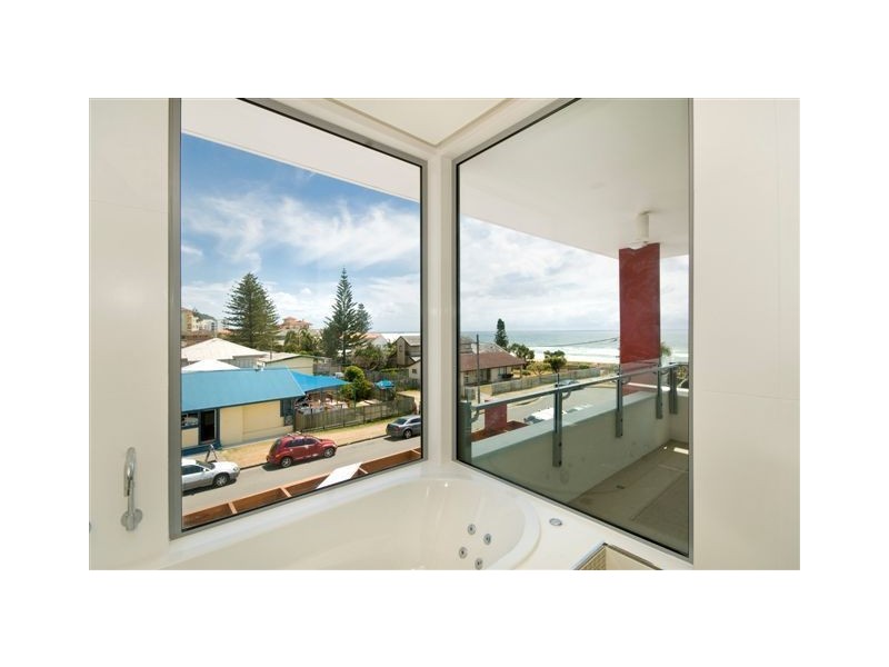 2/1381 Gold Coast Hwy, Palm Beach QLD 4221