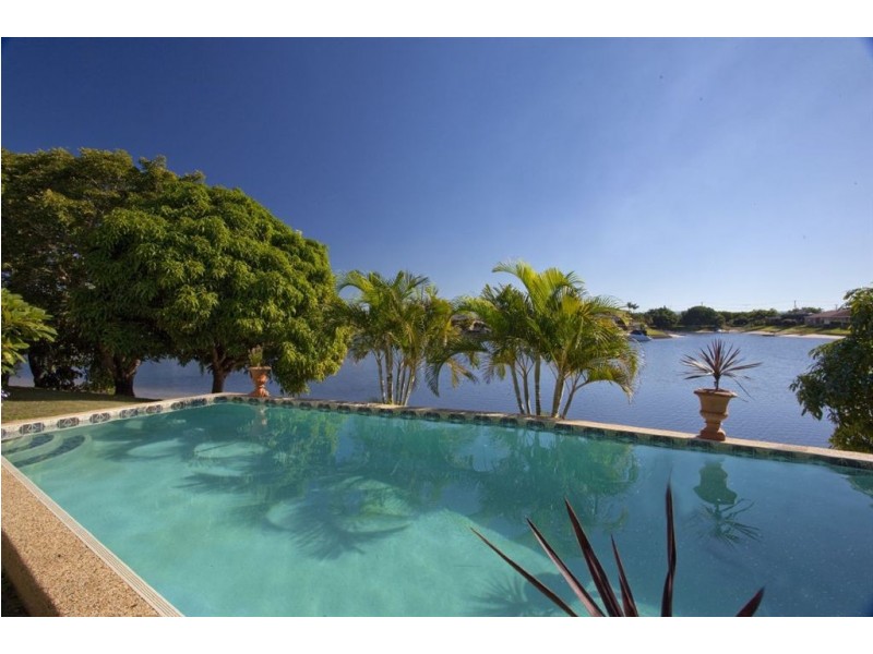 31 Coobowie Street, Broadbeach Waters QLD 4218