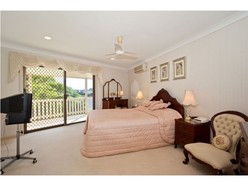 31 Coobowie Street, Broadbeach Waters QLD 4218