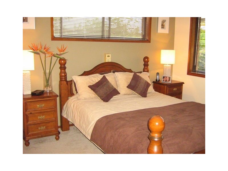 52 Lambros Drive, Benowa QLD 4217