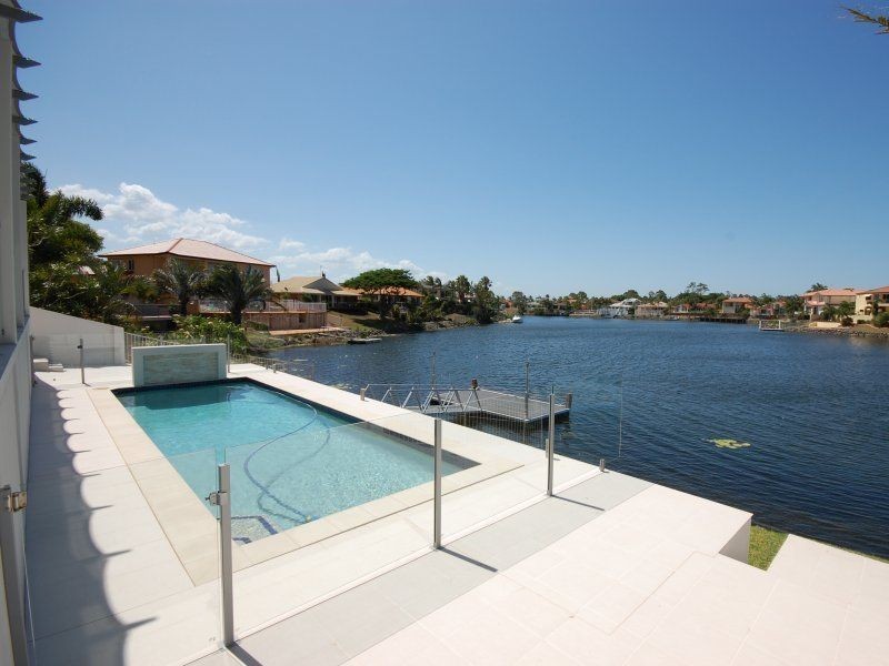 8 San Simeon Drive, Clear Island Waters QLD 4226