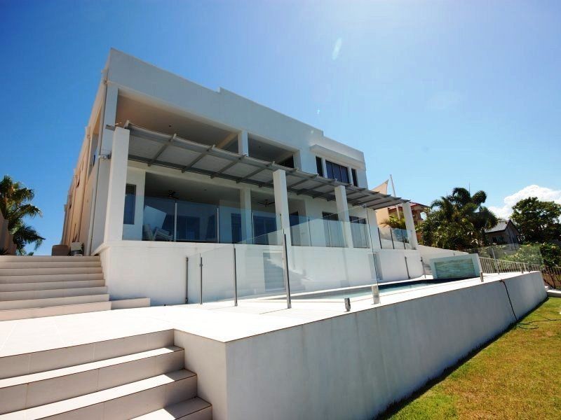 8 San Simeon Drive, Clear Island Waters QLD 4226