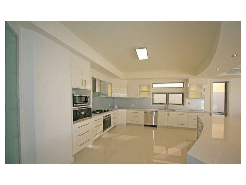 8 San Simeon Drive, Clear Island Waters QLD 4226