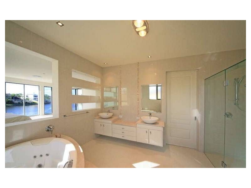 8 San Simeon Drive, Clear Island Waters QLD 4226