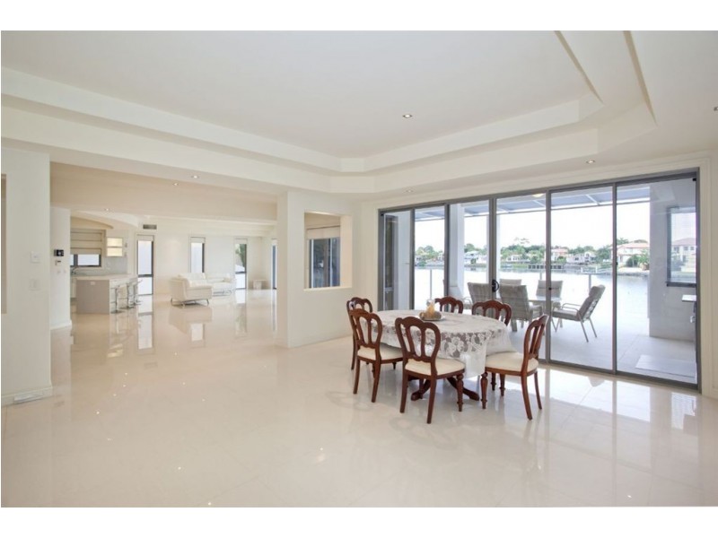 8 San Simeon Drive, Clear Island Waters QLD 4226