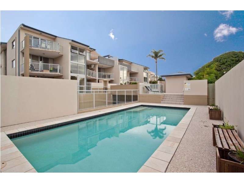 6/8 Proud Street, Labrador QLD 4215