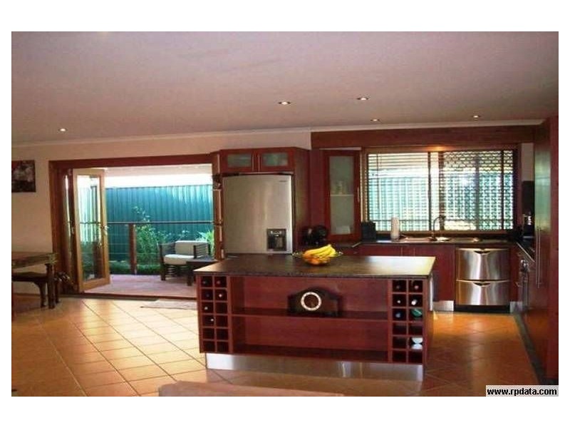 18 Rawlinna Drive, Mermaid Waters QLD 4218