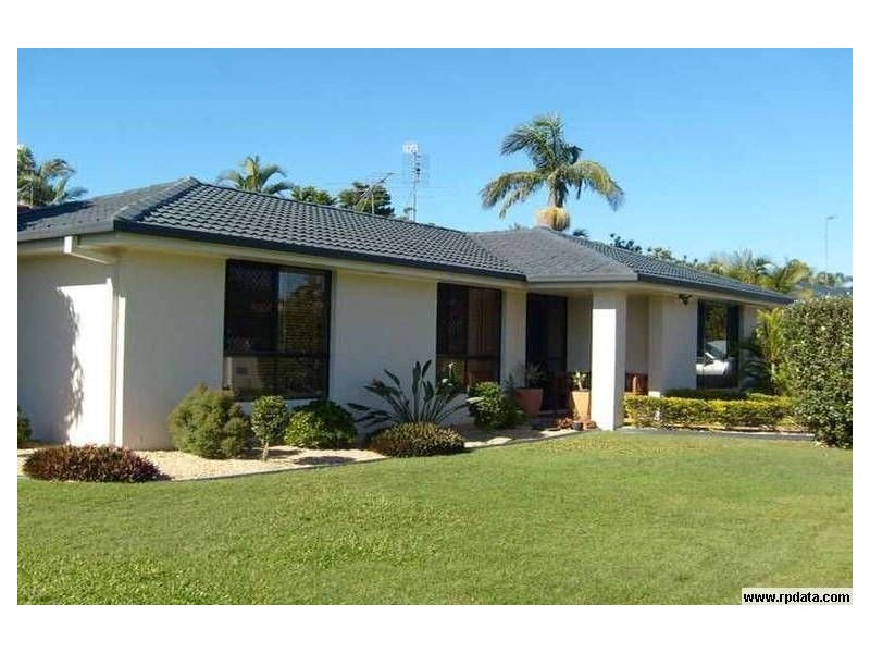 18 Rawlinna Drive, Mermaid Waters QLD 4218