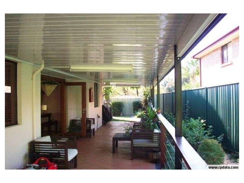 18 Rawlinna Drive, Mermaid Waters QLD 4218