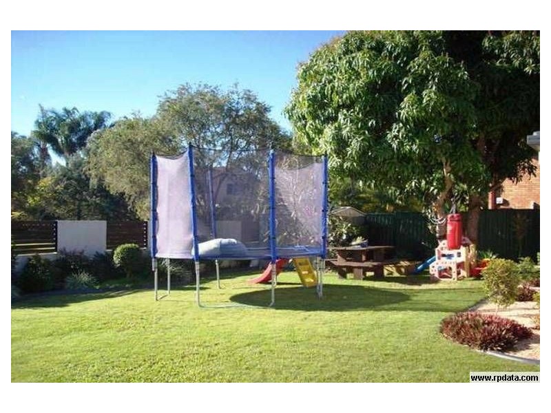 18 Rawlinna Drive, Mermaid Waters QLD 4218