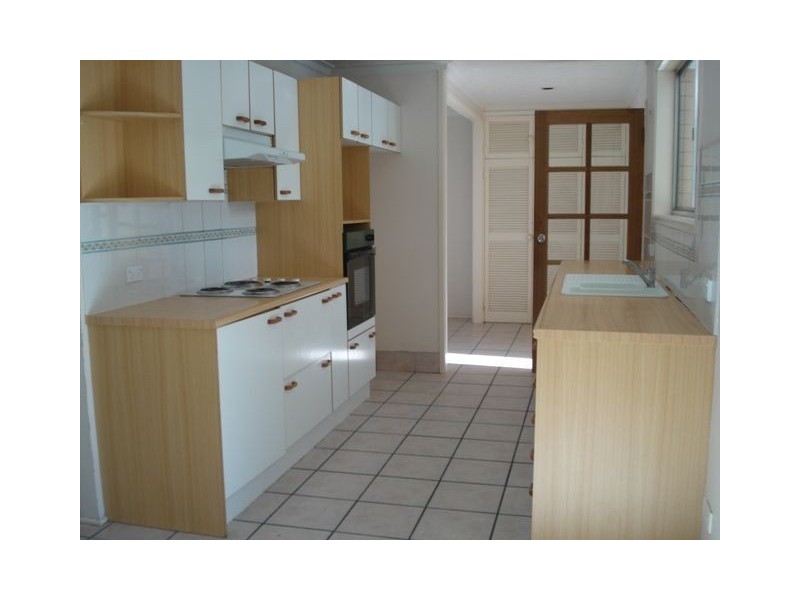 17 Holland Court, Broadbeach Waters QLD 4218