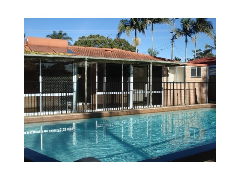 17 Holland Court, Broadbeach Waters QLD 4218