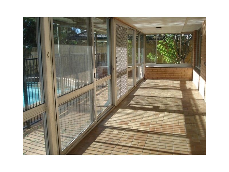 17 Holland Court, Broadbeach Waters QLD 4218