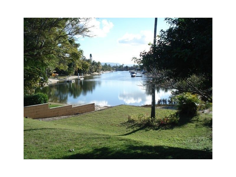 17 Holland Court, Broadbeach Waters QLD 4218