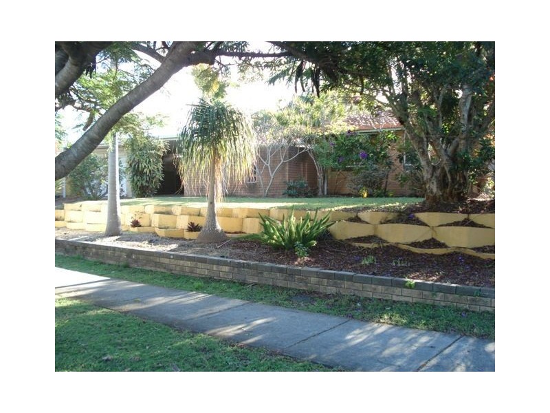 17 Holland Court, Broadbeach Waters QLD 4218