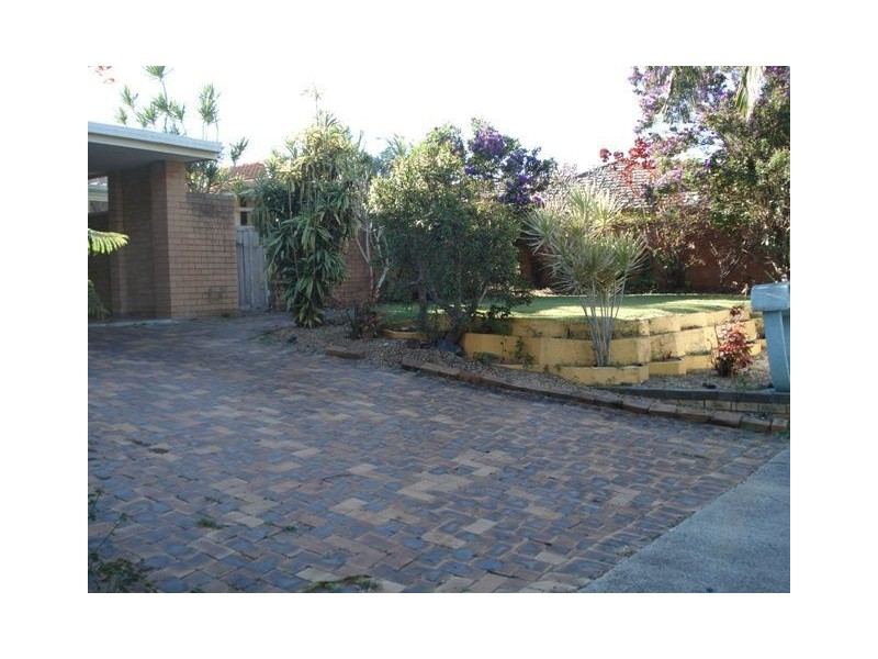 17 Holland Court, Broadbeach Waters QLD 4218