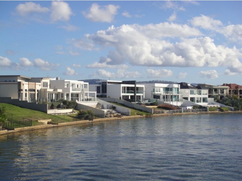 131 Sir Bruce Small Boulevard, Benowa QLD 4217