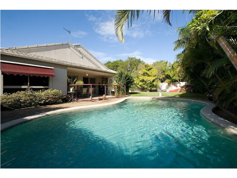 30 Clipper Boulevard, Clear Island Waters QLD 4226
