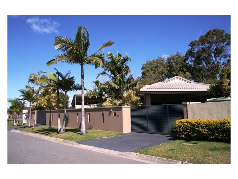 4 Helm Court, Mermaid Waters QLD 4218