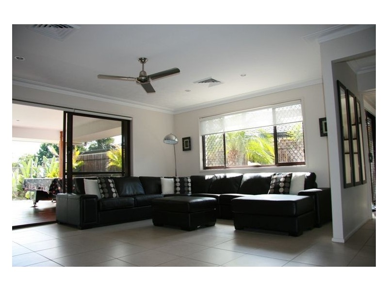 4 Helm Court, Mermaid Waters QLD 4218