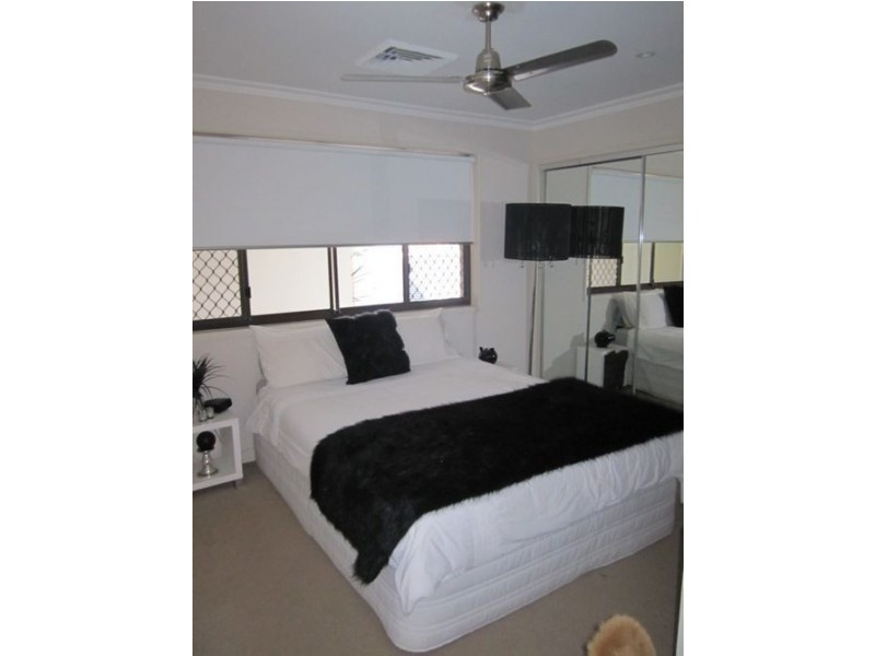 4 Helm Court, Mermaid Waters QLD 4218