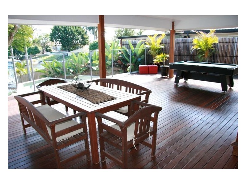 4 Helm Court, Mermaid Waters QLD 4218