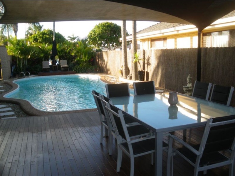 42 Markeri Street, Mermaid Waters QLD 4218