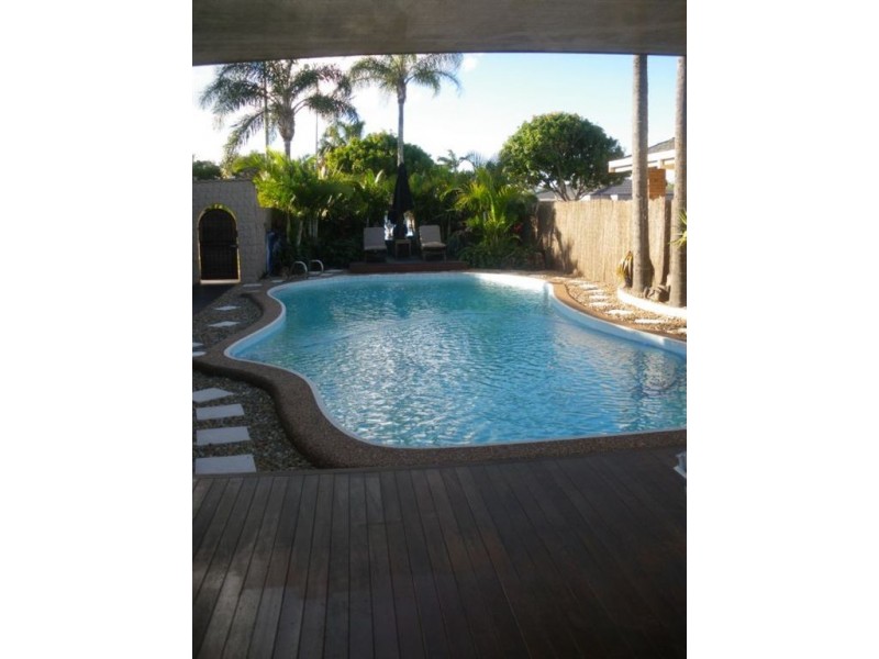 42 Markeri Street, Mermaid Waters QLD 4218