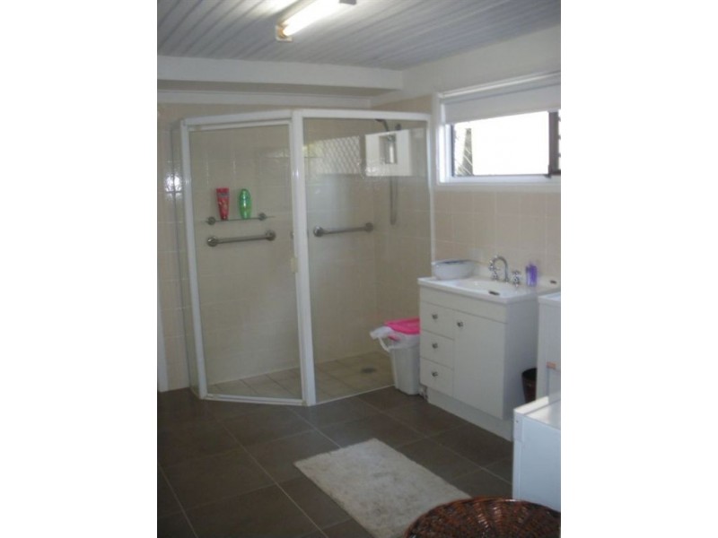 42 Markeri Street, Mermaid Waters QLD 4218