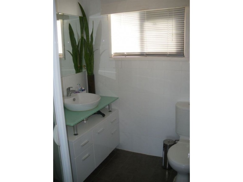 42 Markeri Street, Mermaid Waters QLD 4218
