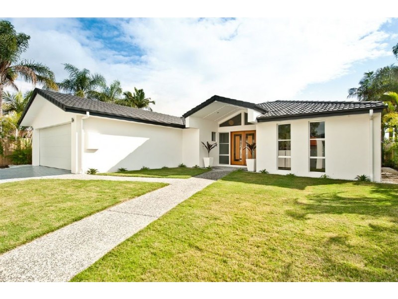 8 Winch Court, Mermaid Waters QLD 4218