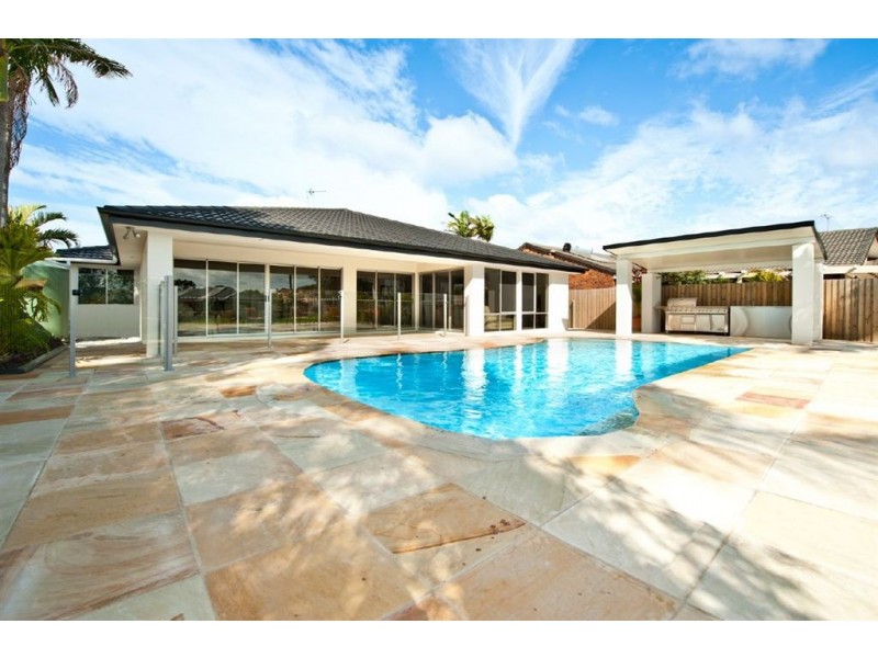 8 Winch Court, Mermaid Waters QLD 4218