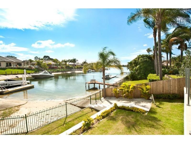 8 Winch Court, Mermaid Waters QLD 4218